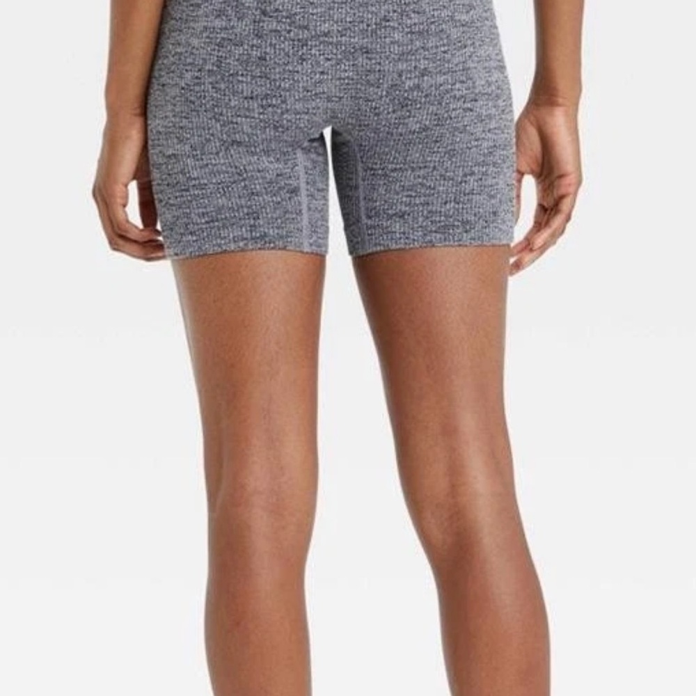 Colsie Heather Gray Ribbed V-Neck Lounge Tank & Shorts Set - Picture 9 of 11